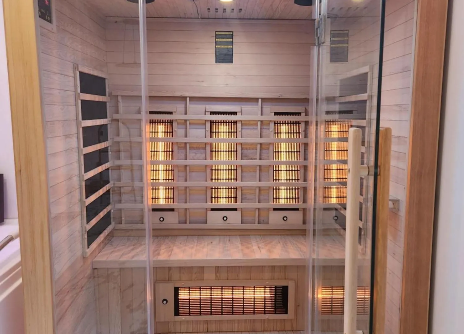 Gdansk Chmielna Prestige Home Spa Apartments With Luxury Jacuzzi And Sauna! Selected Apartments Also Feature A Massage Chair And Himalayan Salt Wall With Color Therapy Salt Forest Poland