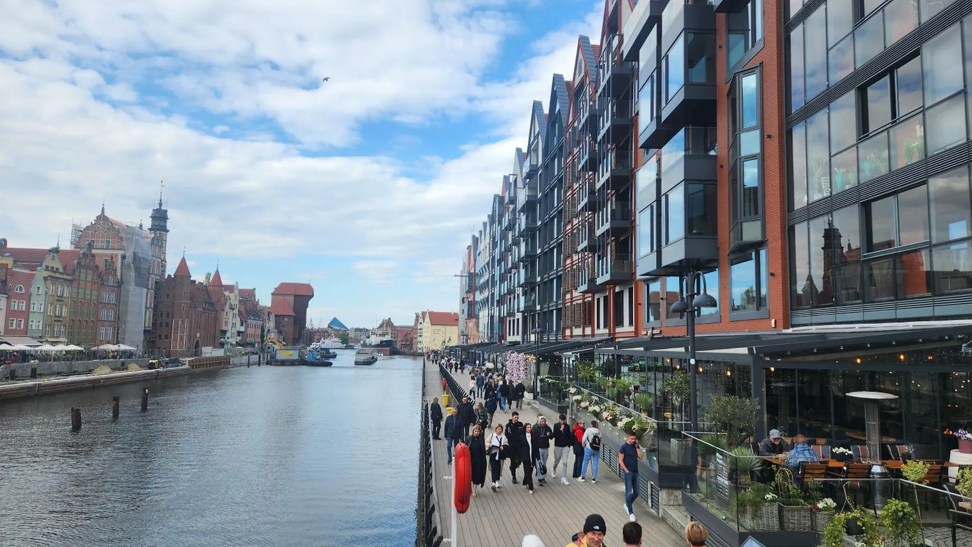Gdansk Chmielna Prestige Home Spa Apartments With Luxury Jacuzzi And Sauna! Selected Apartments Also Feature A Massage Chair And Himalayan Salt Wall With Color Therapy Salt Forest Poland