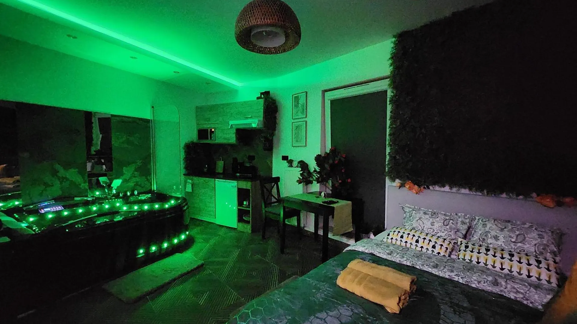 Gdansk Chmielna Prestige Home Spa Apartments With Luxury Jacuzzi And Sauna! Selected Apartments Also Feature A Massage Chair And Himalayan Salt Wall With Color Therapy Salt Forest 0*,