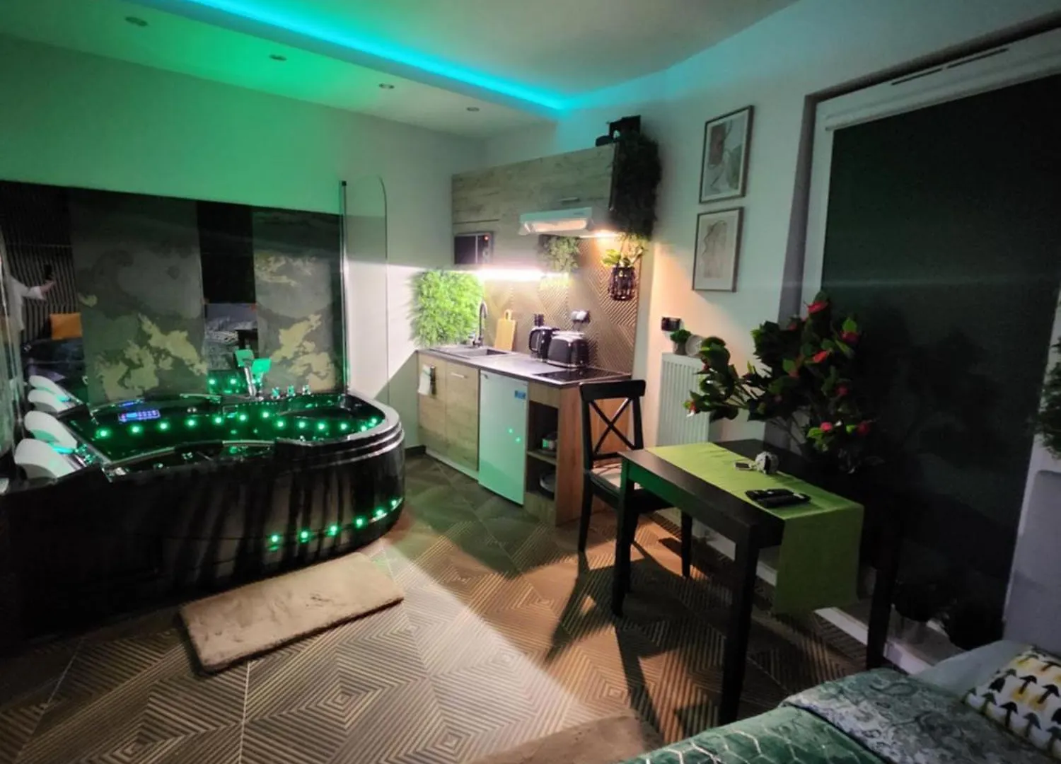 Gdansk Chmielna Prestige Home Spa Apartments With Luxury Jacuzzi And Sauna! Selected Apartments Also Feature A Massage Chair And Himalayan Salt Wall With Color Therapy Salt Forest 0*,  Poland