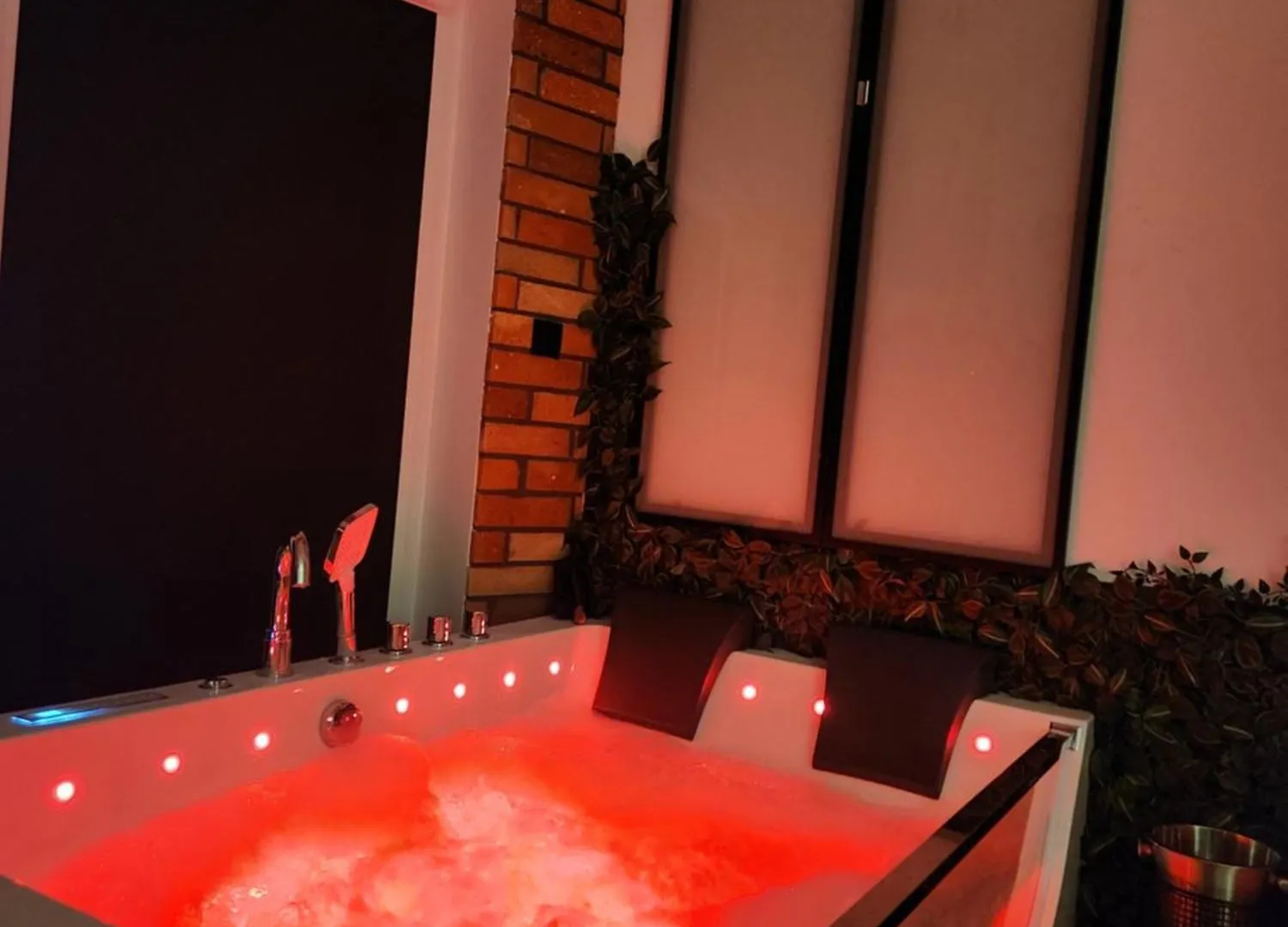 Gdansk Chmielna Prestige Home Spa Apartments With Luxury Jacuzzi And Sauna! Selected Apartments Also Feature A Massage Chair And Himalayan Salt Wall With Color Therapy Salt Forest