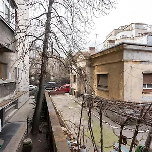 https://crystal-3bdr-apartment-in-center.bucharesthotelsnow.com