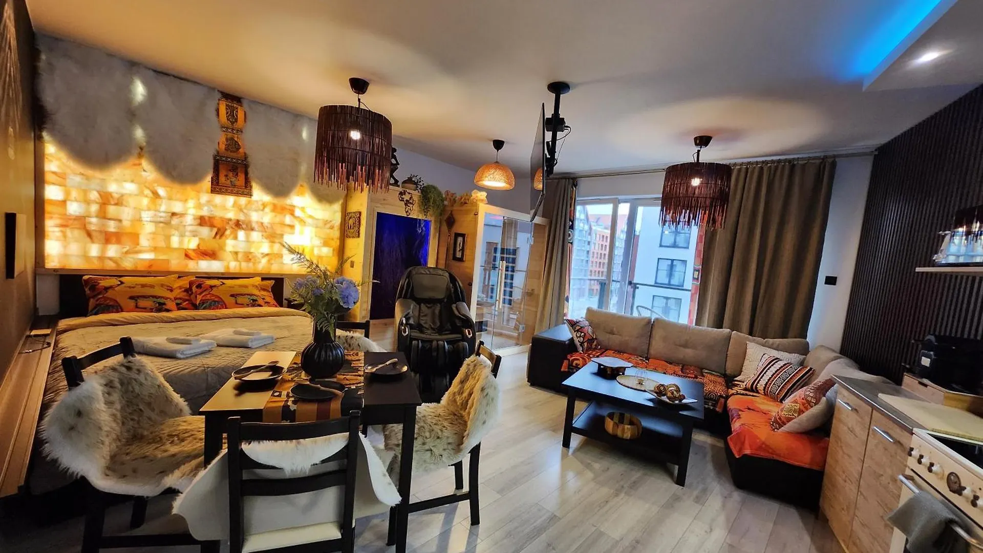 Gdansk Chmielna Prestige Home Spa Apartments With Luxury Jacuzzi And Sauna! Selected Apartments Also Feature A Massage Chair And Himalayan Salt Wall With Color Therapy Salt Forest