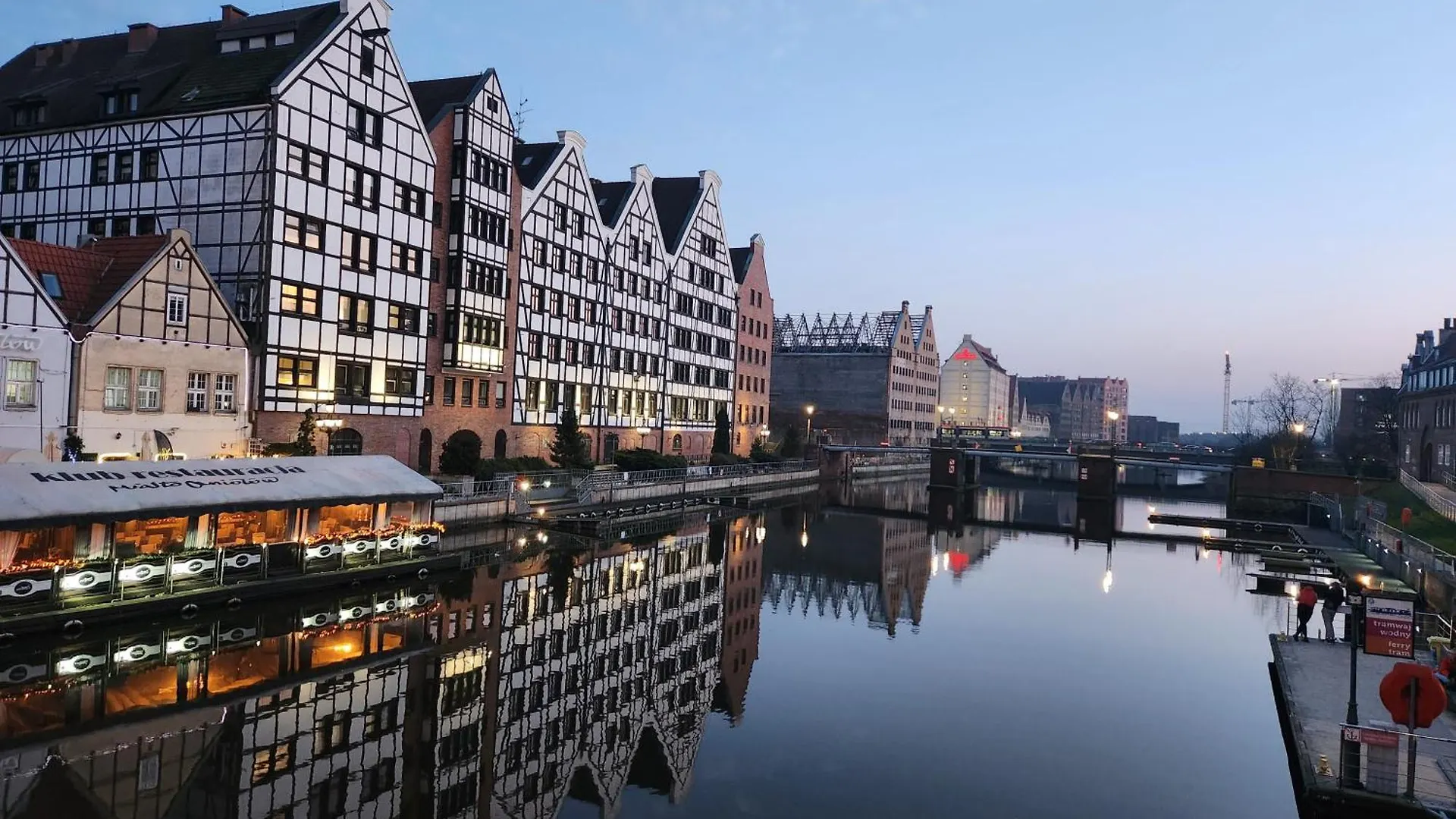 Gdansk Chmielna Prestige Home Spa Apartments With Luxury Jacuzzi And Sauna! Selected Apartments Also Feature A Massage Chair And Himalayan Salt Wall With Color Therapy Salt Forest