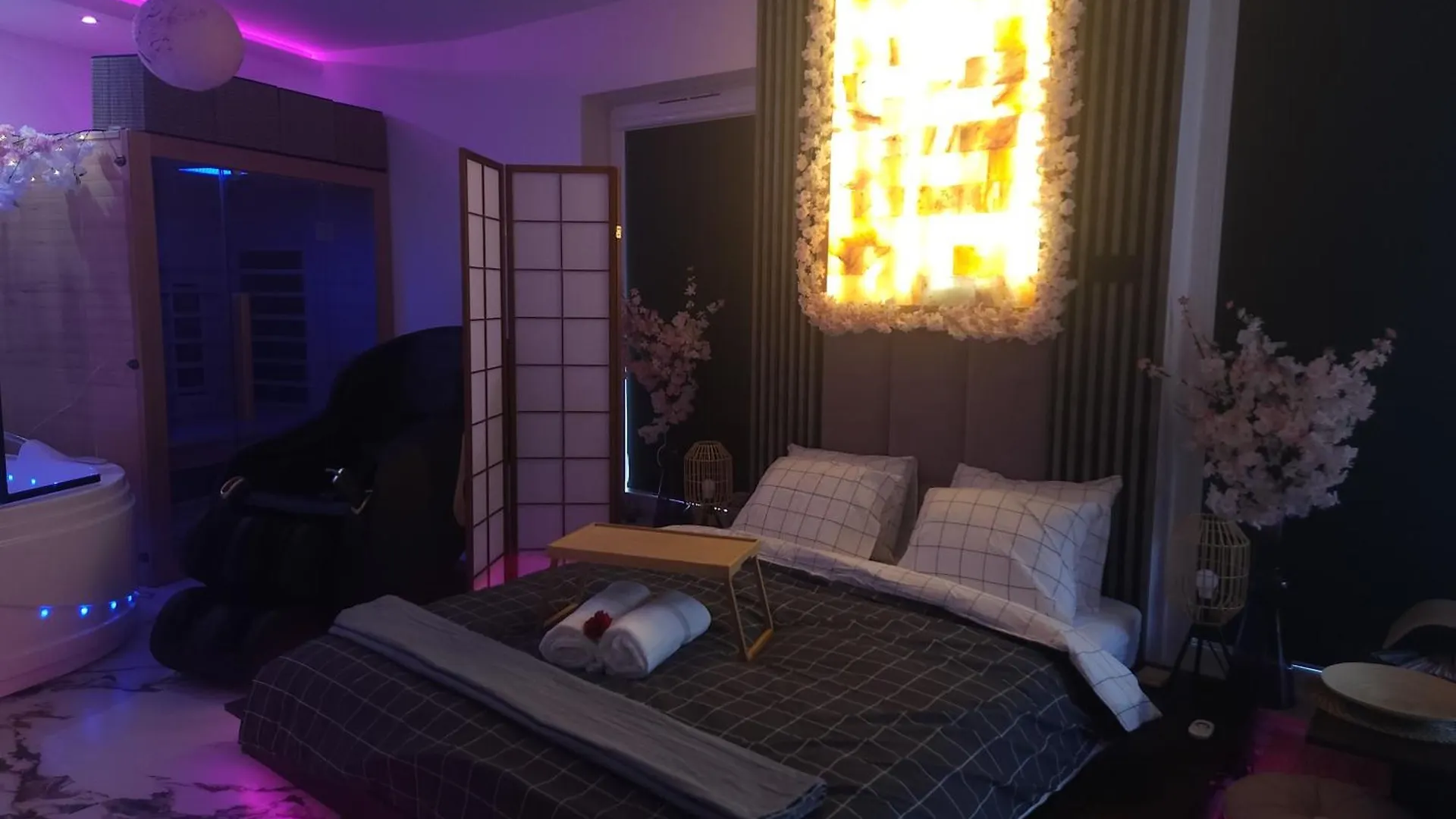 Gdansk Chmielna Prestige Home Spa Apartments With Luxury Jacuzzi And Sauna! Selected Apartments Also Feature A Massage Chair And Himalayan Salt Wall With Color Therapy Salt Forest