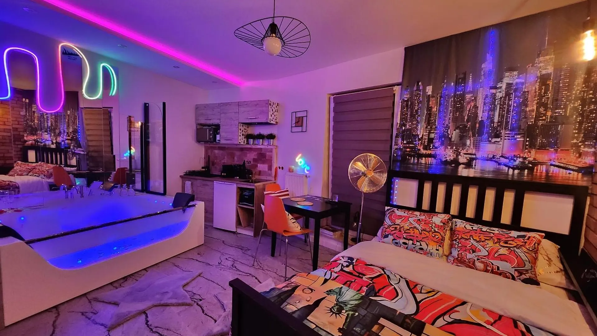 Gdansk Chmielna Prestige Home Spa Apartments With Luxury Jacuzzi And Sauna! Selected Apartments Also Feature A Massage Chair And Himalayan Salt Wall With Color Therapy Salt Forest