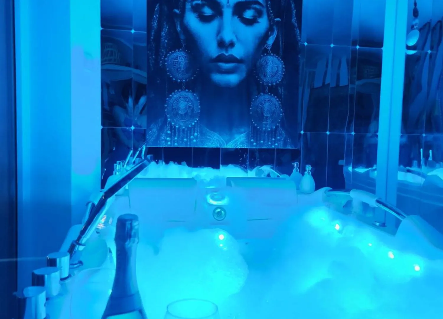 Gdansk Chmielna Prestige Home Spa Apartments With Luxury Jacuzzi And Sauna! Selected Apartments Also Feature A Massage Chair And Himalayan Salt Wall With Color Therapy Salt Forest location