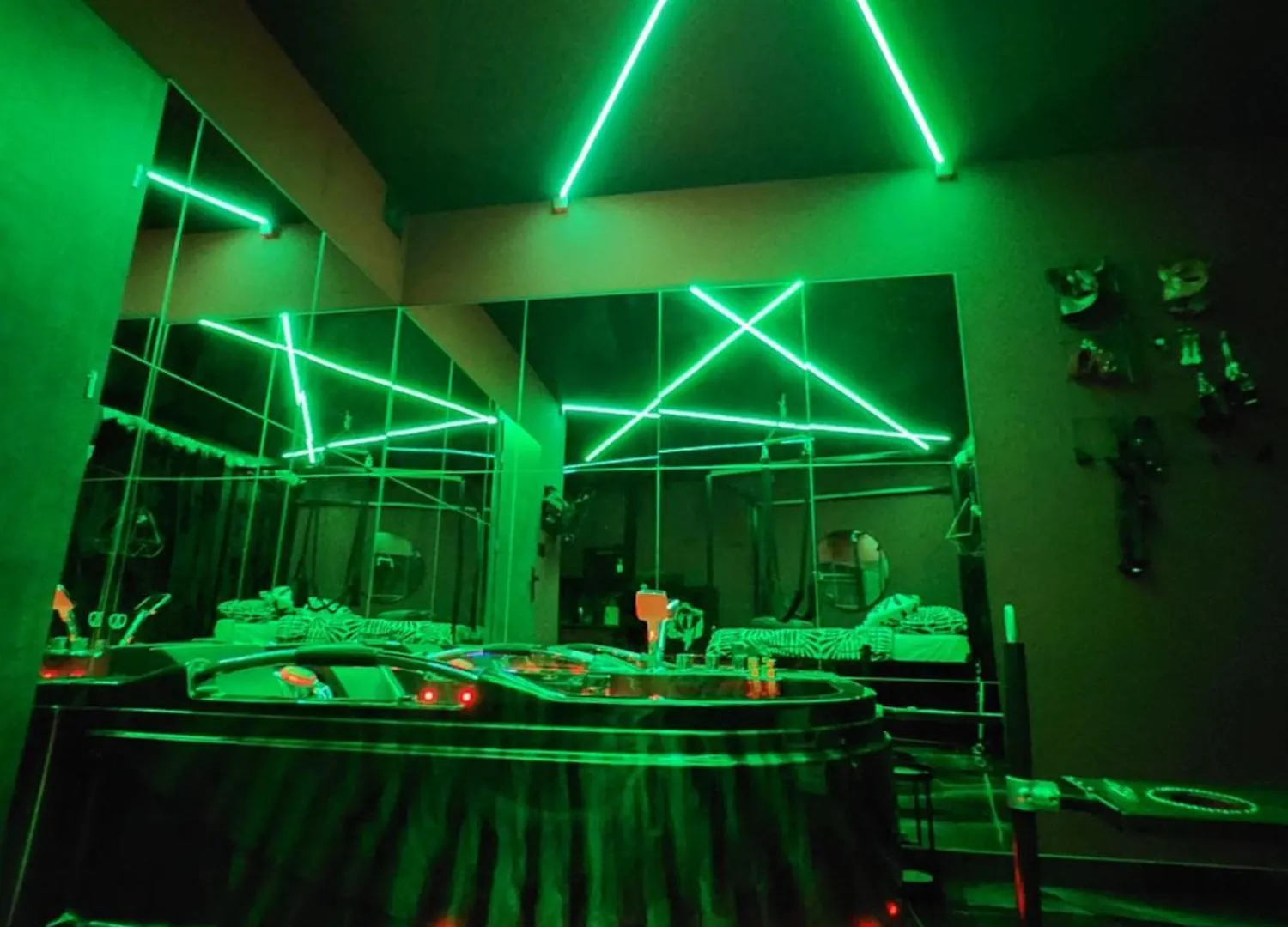 Gdansk Chmielna Prestige Home Spa Apartments With Luxury Jacuzzi And Sauna! Selected Apartments Also Feature A Massage Chair And Himalayan Salt Wall With Color Therapy Salt Forest