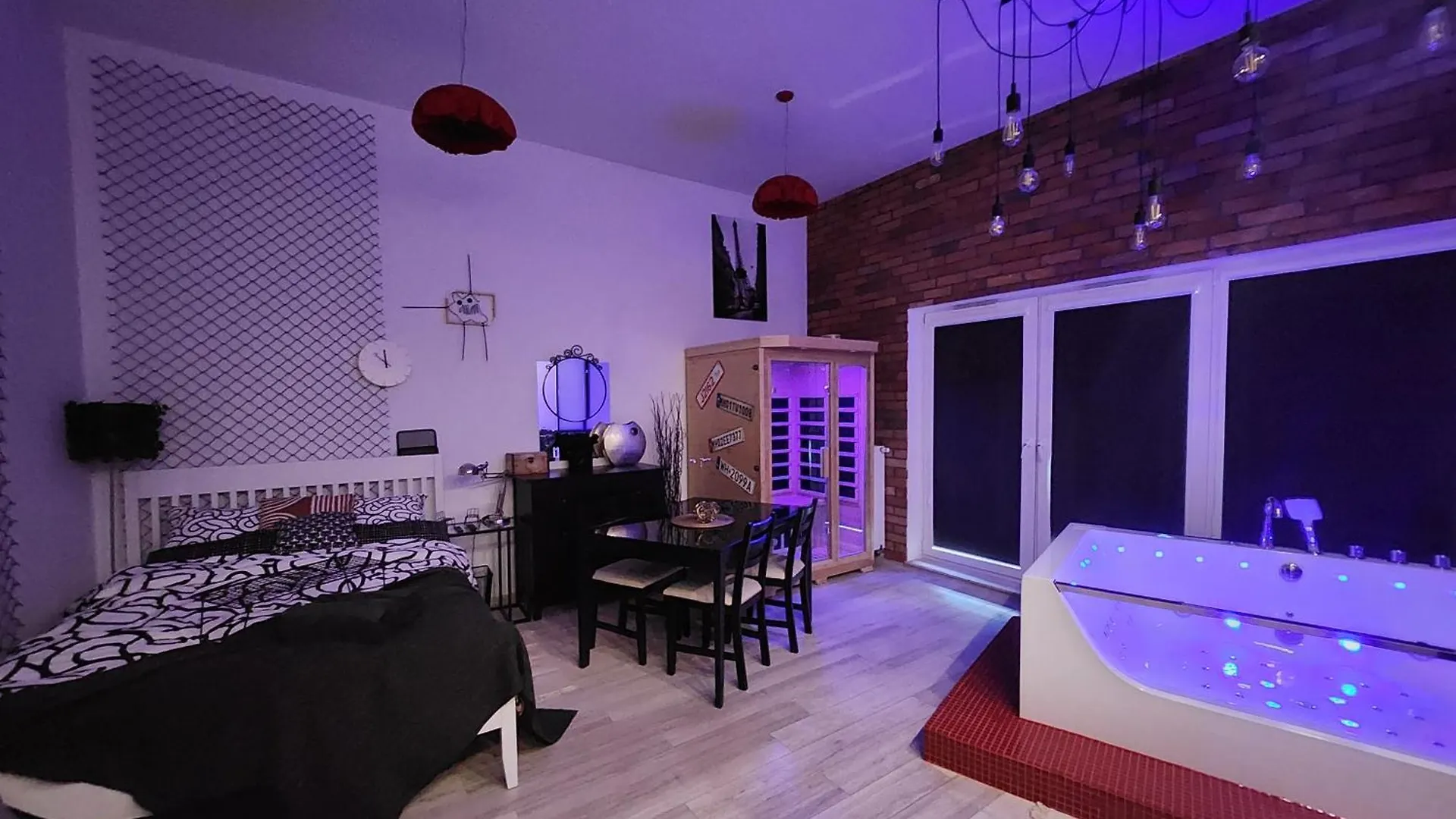Gdansk Chmielna Prestige Home Spa Apartments With Luxury Jacuzzi And Sauna! Selected Apartments Also Feature A Massage Chair And Himalayan Salt Wall With Color Therapy Salt Forest 0*,  Polska