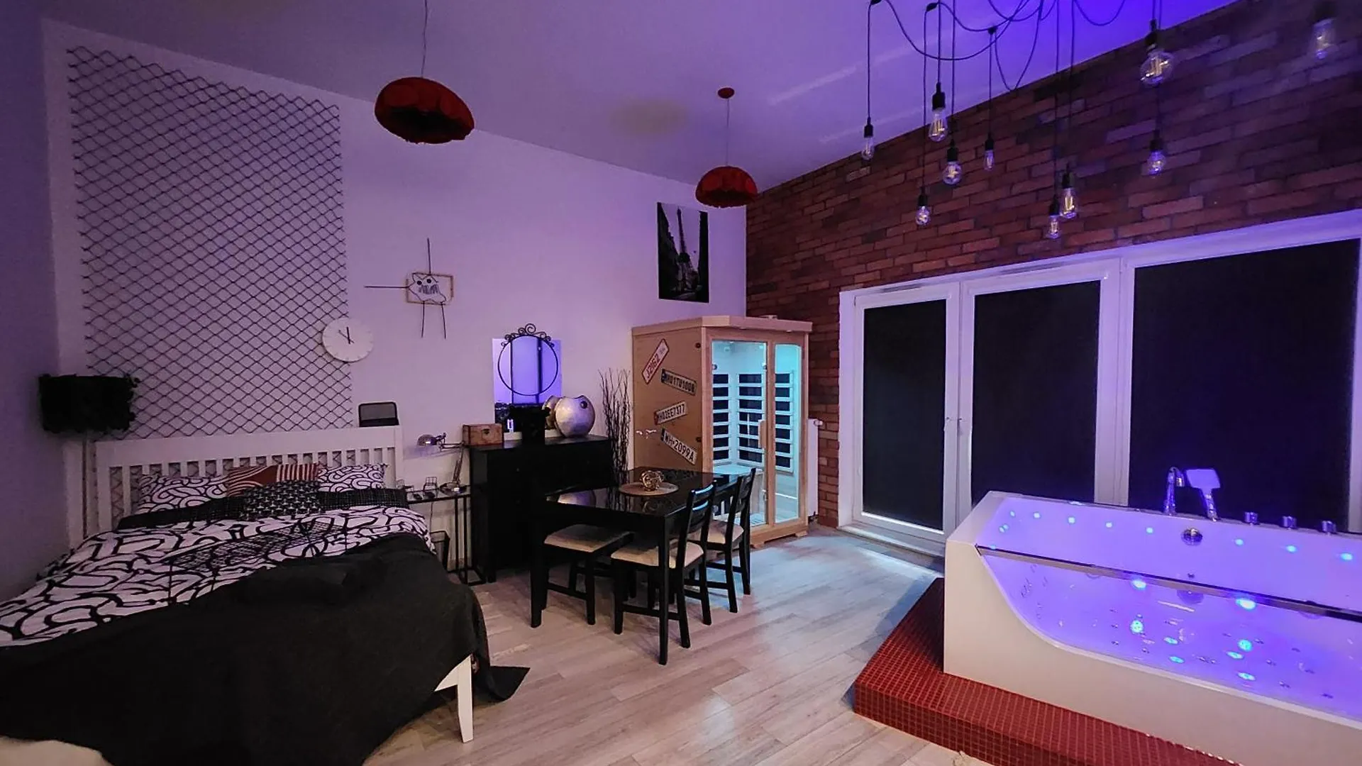 Gdansk Chmielna Prestige Home Spa Apartments With Luxury Jacuzzi And Sauna! Selected Apartments Also Feature A Massage Chair And Himalayan Salt Wall With Color Therapy Salt Forest