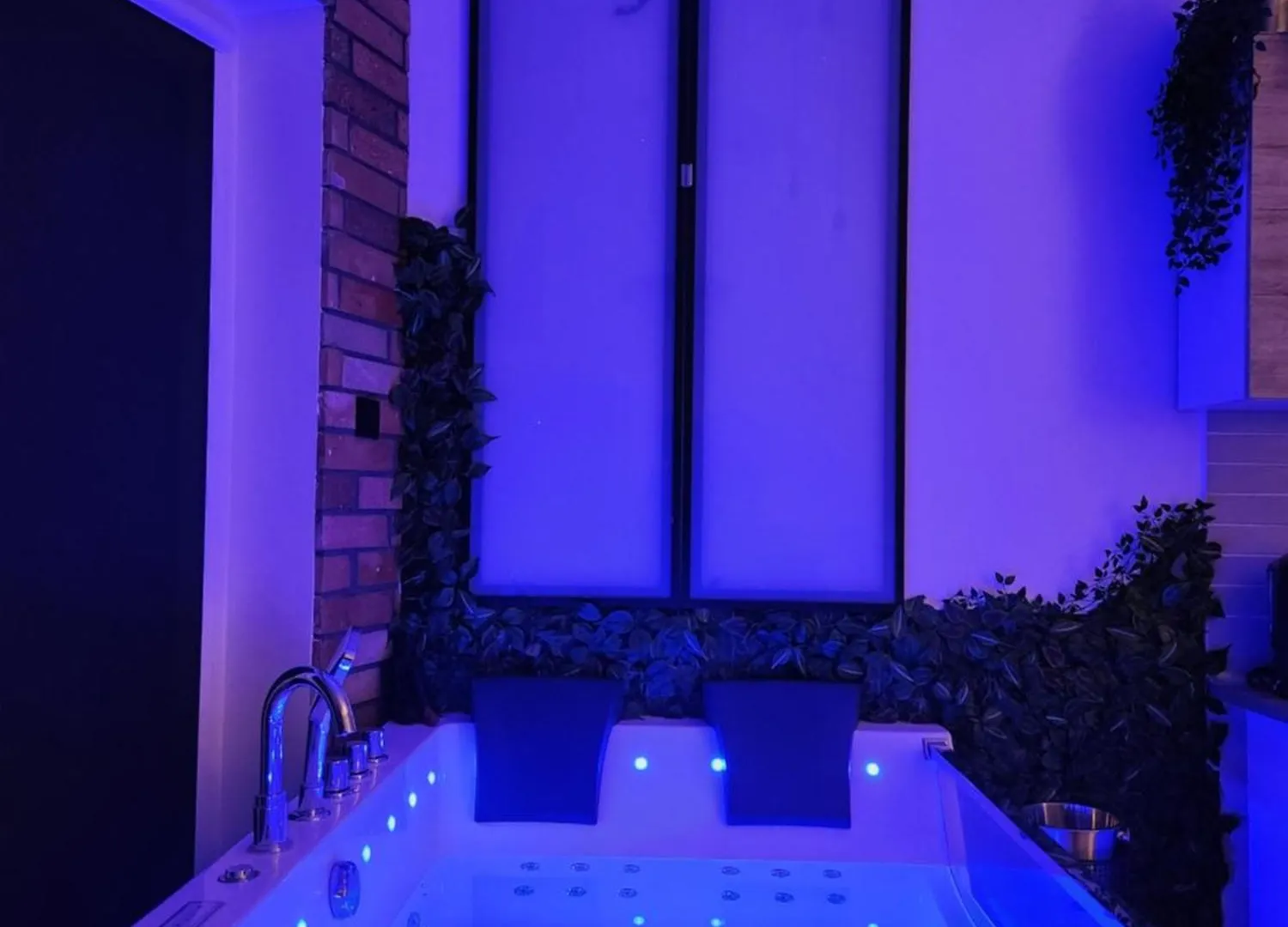 Gdansk Chmielna Prestige Home Spa Apartments With Luxury Jacuzzi And Sauna! Selected Apartments Also Feature A Massage Chair And Himalayan Salt Wall With Color Therapy Salt Forest
