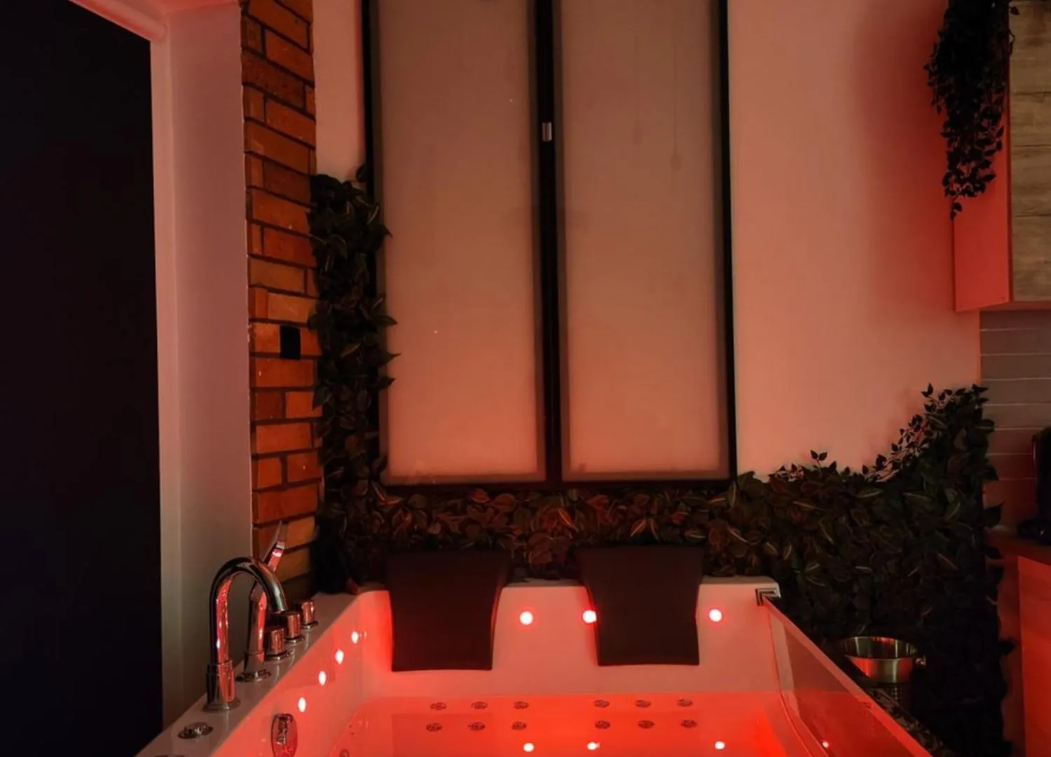 Gdansk Chmielna Prestige Home Spa Apartments With Luxury Jacuzzi And Sauna! Selected Apartments Also Feature A Massage Chair And Himalayan Salt Wall With Color Therapy Salt Forest 0*,  Polska