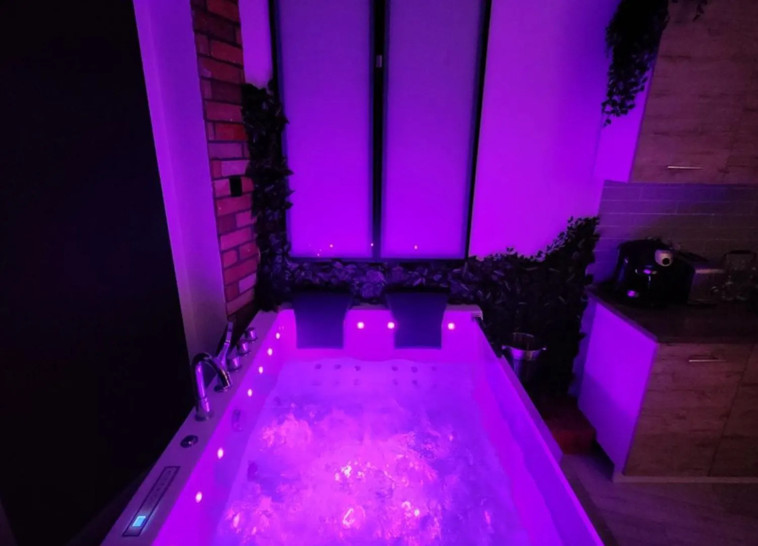 Gdansk Chmielna Prestige Home Spa Apartments With Luxury Jacuzzi And Sauna! Selected Apartments Also Feature A Massage Chair And Himalayan Salt Wall With Color Therapy Salt Forest