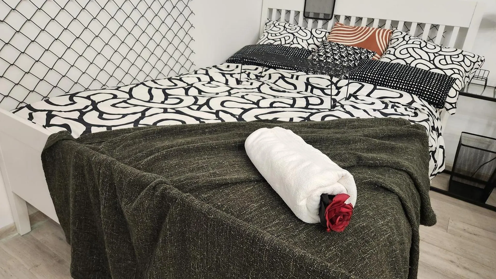 Gdansk Chmielna Prestige Home Spa Apartments With Luxury Jacuzzi And Sauna! Selected Apartments Also Feature A Massage Chair And Himalayan Salt Wall With Color Therapy Salt Forest